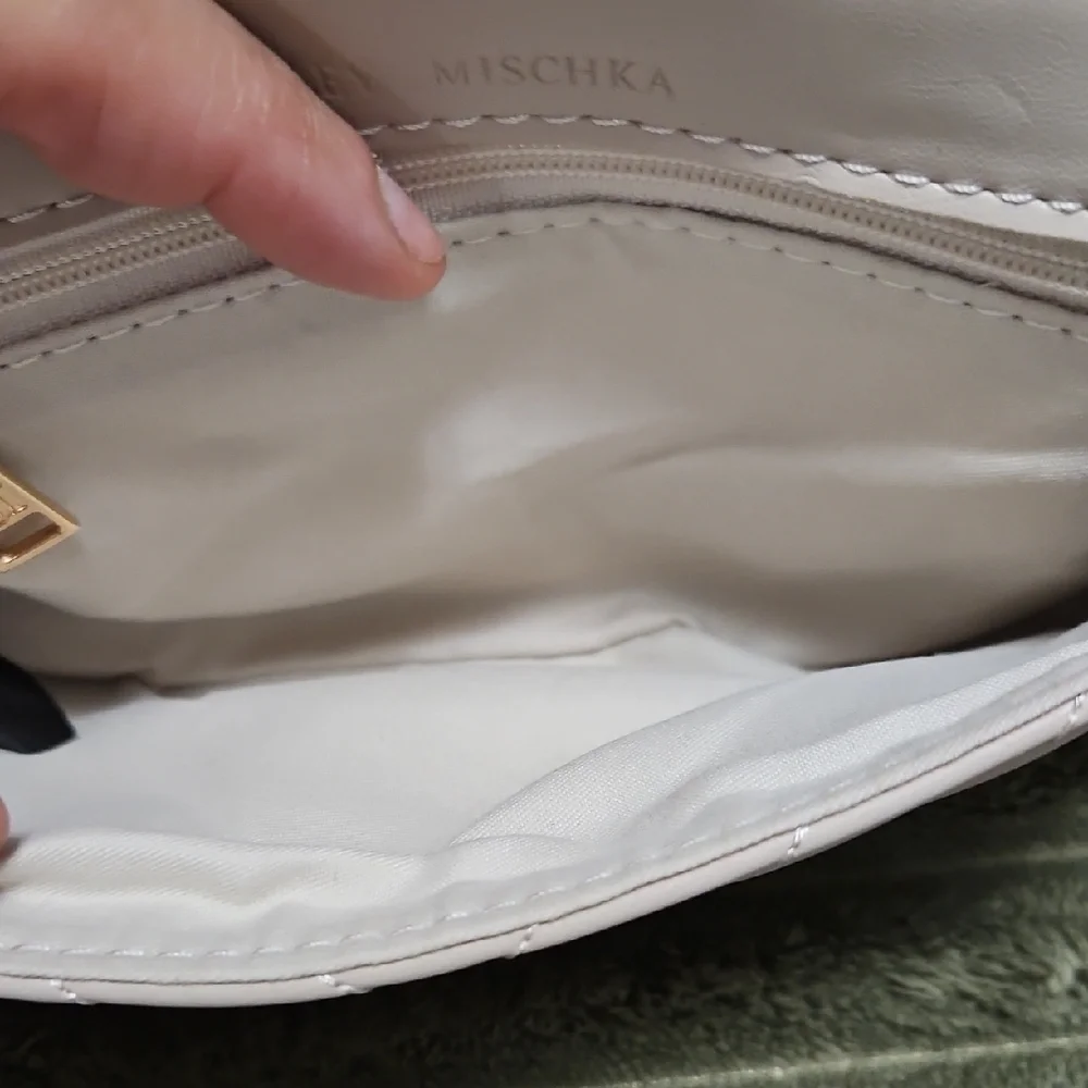 Elegant White Quilted Shoulder Bag - Picture 5 of 5